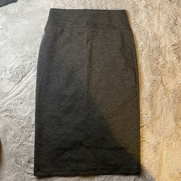 Liz and Sara Basic Gray Pencil Skirt size s - Picture 2 of 4